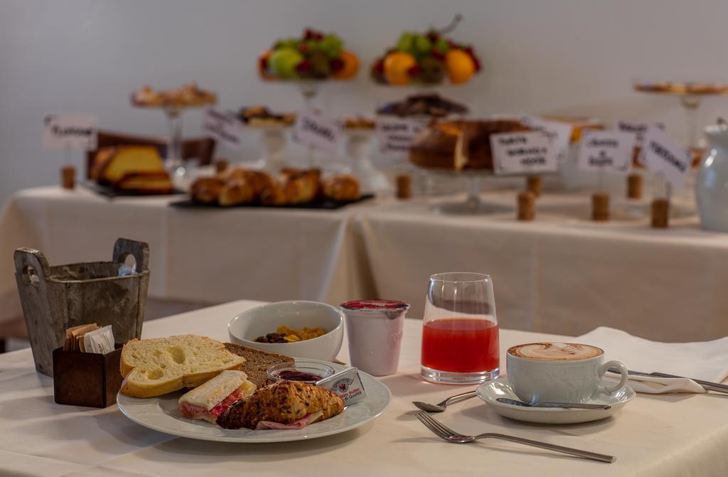 Albergo Caffe Centrale Mezzocorona Eksteriør billede